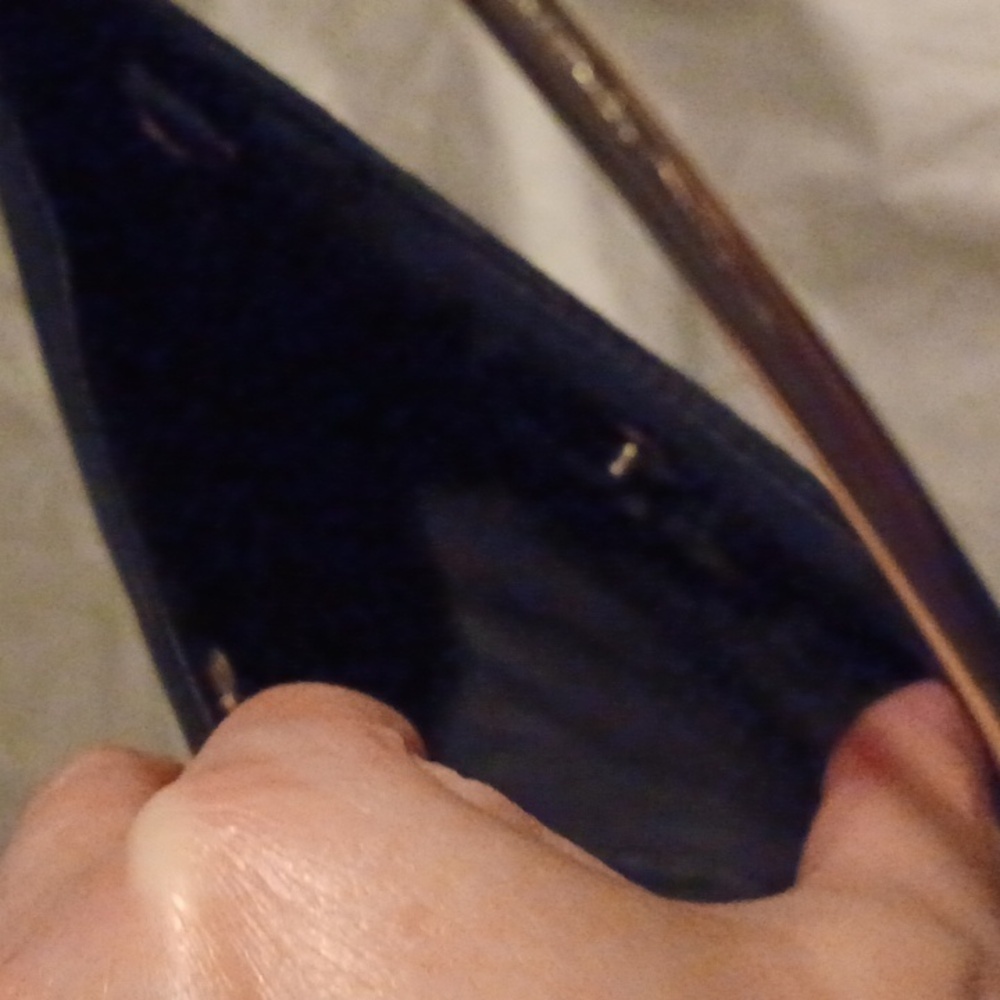 - Elegant Black Handbag - Picture 2 of 5